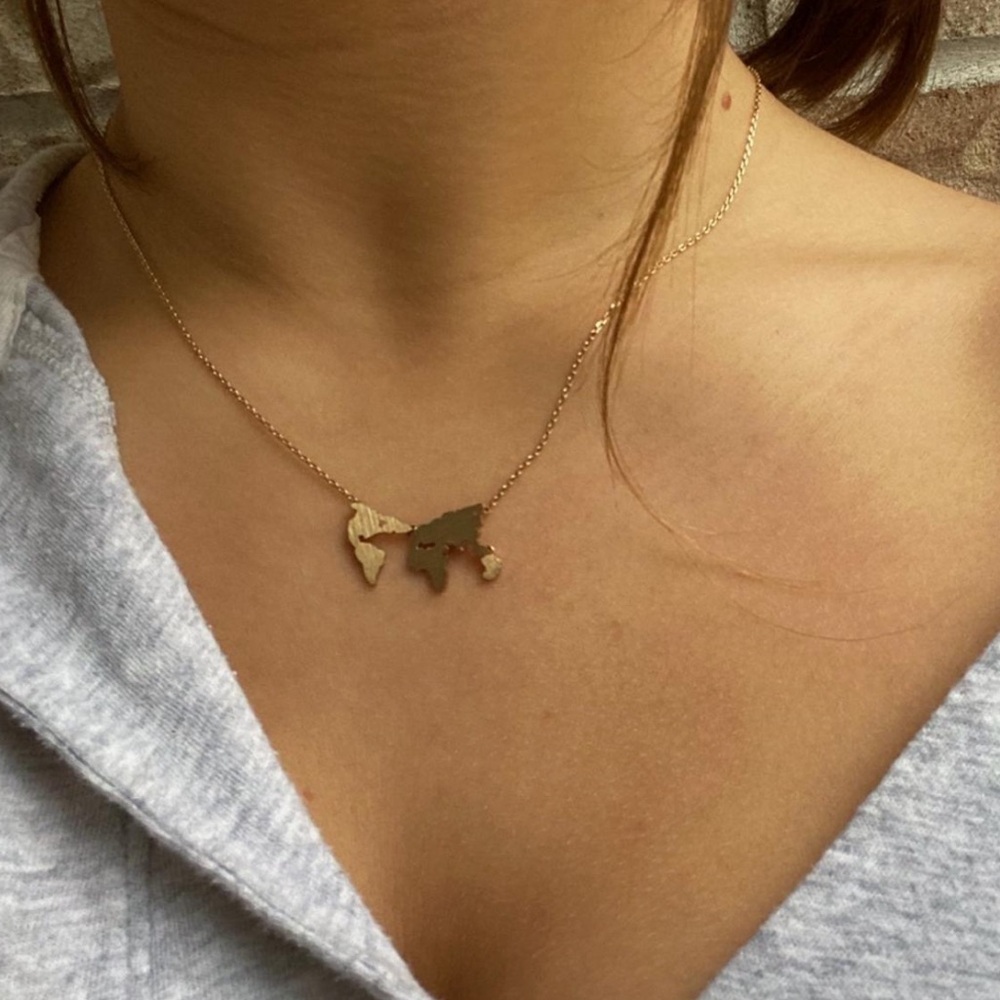 gold globe necklace - Picture 1 of 3